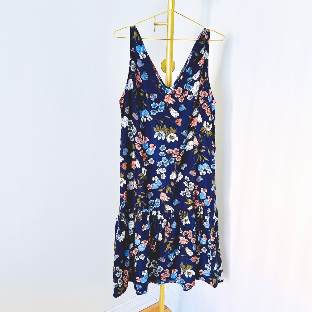 Navy blue flower V neck sleeveless midi dress with ruffles